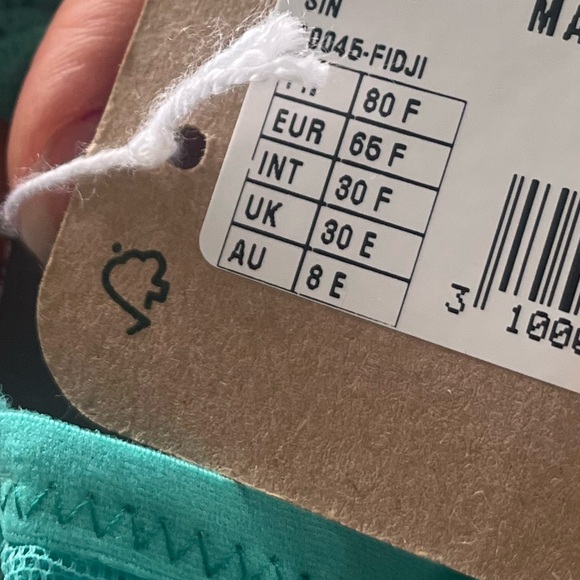 NWT MAISON LEJABY FLEUR IKAT
Sea blue embroidered underwire bra - Picture 4 of 11